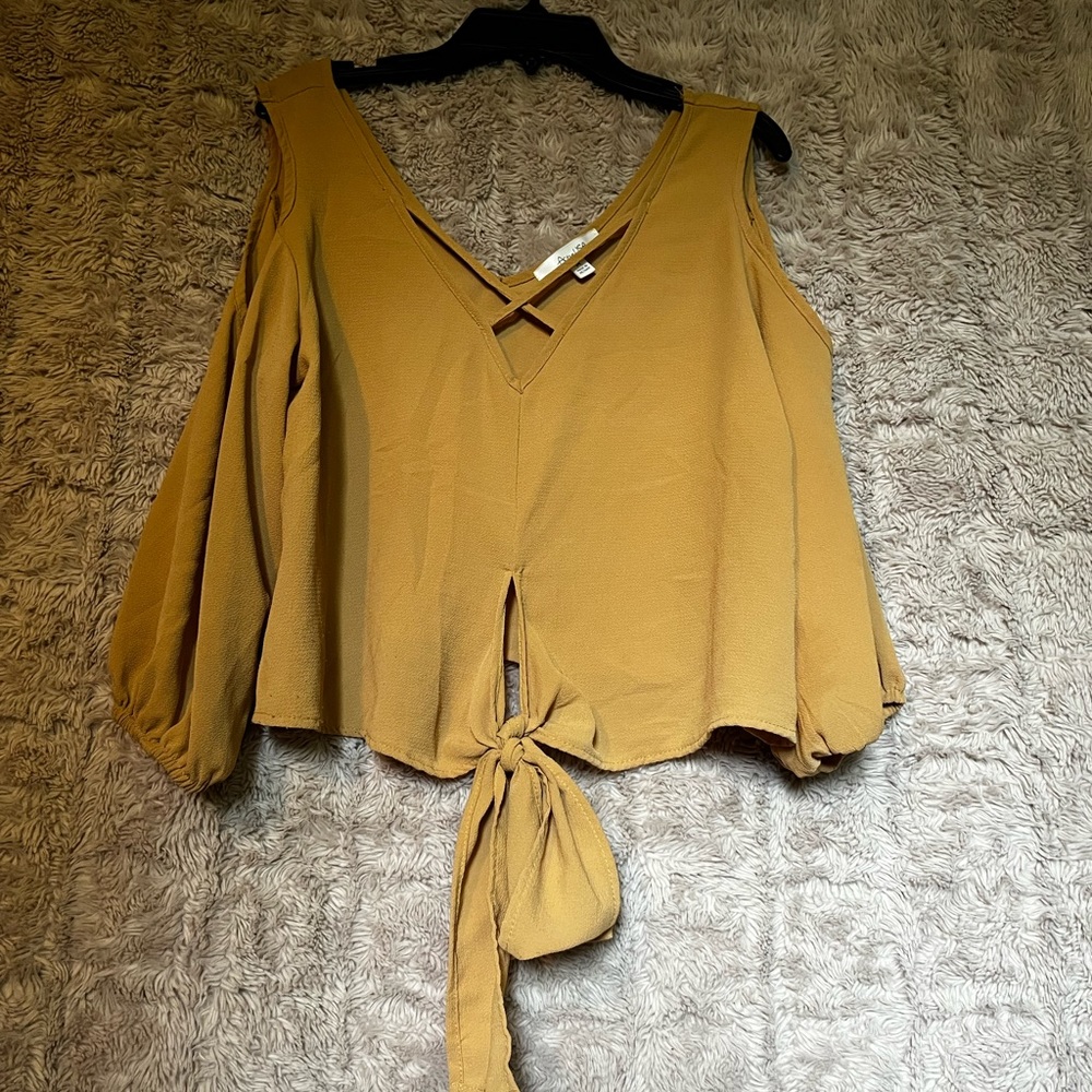 Open shoulder crop top